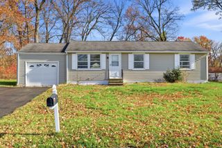31 Farmstead Circle, Bloomfield, CT 06002