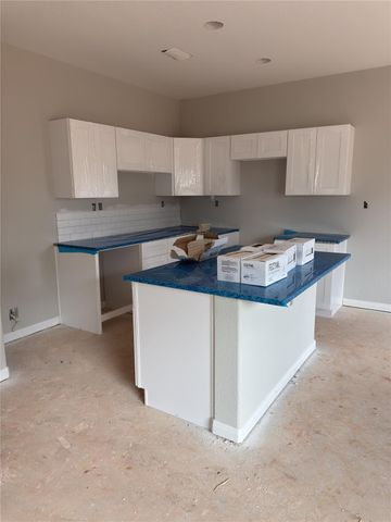 14010 Longstreet Bldg 19, Willis, TX 77318