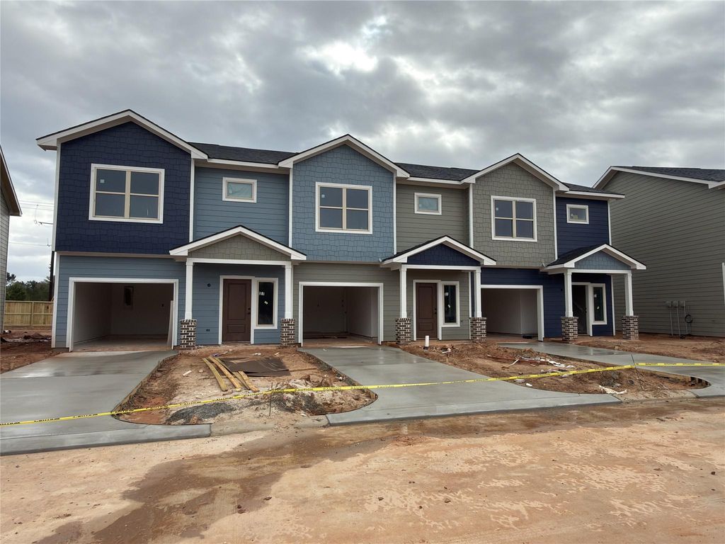 14010 Longstreet Bldg 19, Willis, TX 77318