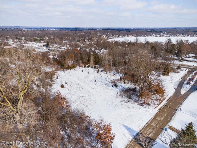 0000 Williams Lake Rd., White Lake, MI 48386