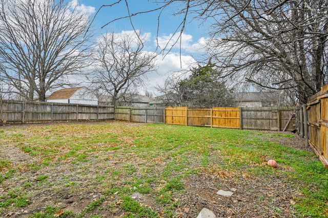 832 Cross Timbers Drive, Fort Worth, TX 76108