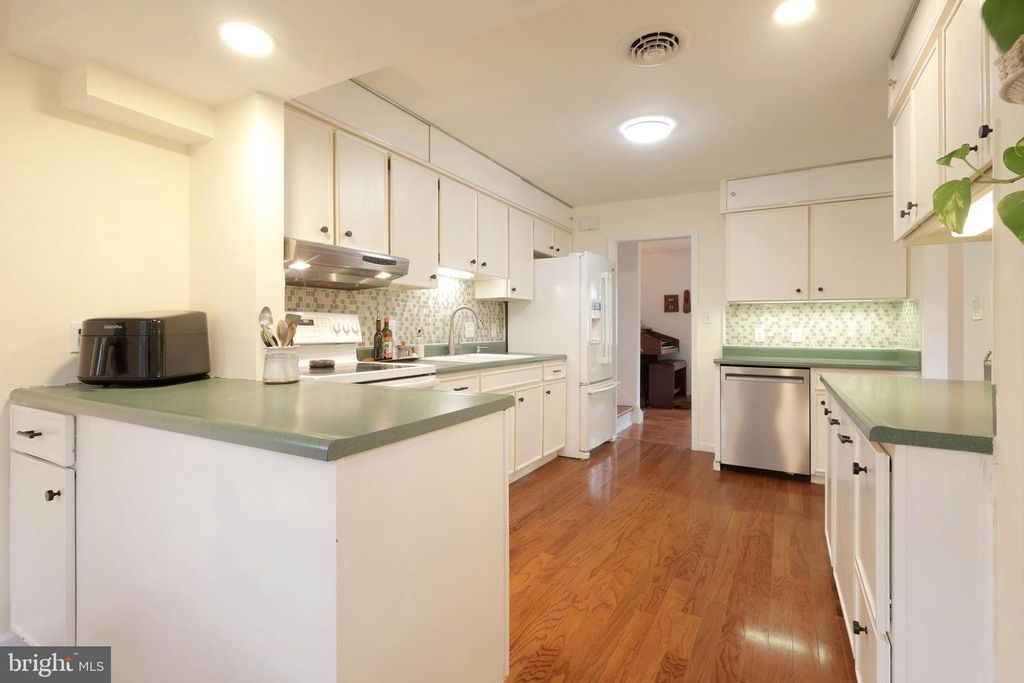 Image 28 of property listing at 1282 SMITHFIELD ST, State College, PA 16801