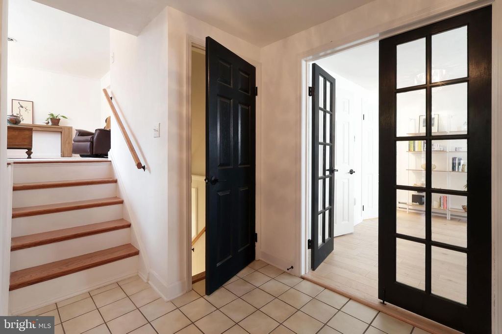 Image 7 of property listing at 1282 SMITHFIELD ST, State College, PA 16801