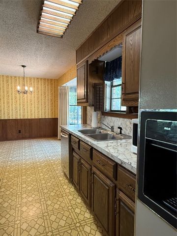 368 Tweedy Road, Valley Mills, TX 76689