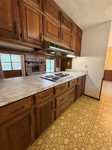 368 Tweedy Road, Valley Mills, TX 76689