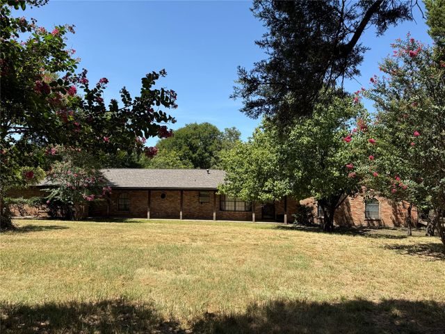 368 Tweedy Road, Valley Mills, TX 76689