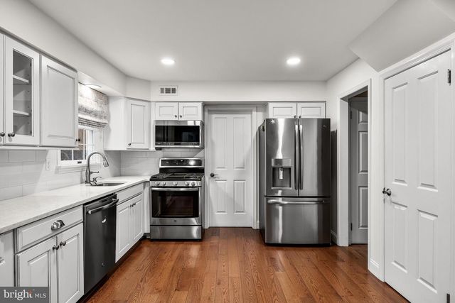 11 HAWTHORNE DR, Medford, NJ 08055