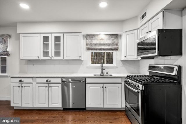 11 HAWTHORNE DR, Medford, NJ 08055