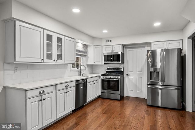 11 HAWTHORNE DR, Medford, NJ 08055