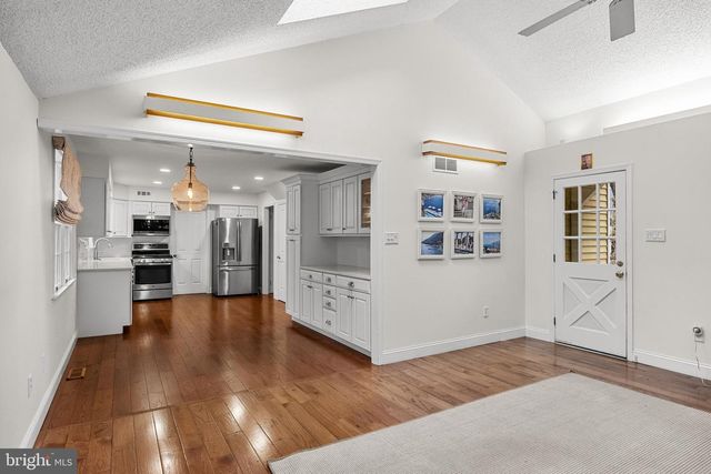 11 HAWTHORNE DR, Medford, NJ 08055