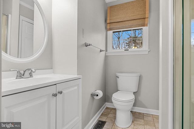 11 HAWTHORNE DR, Medford, NJ 08055