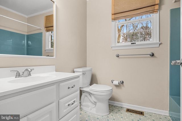 11 HAWTHORNE DR, Medford, NJ 08055