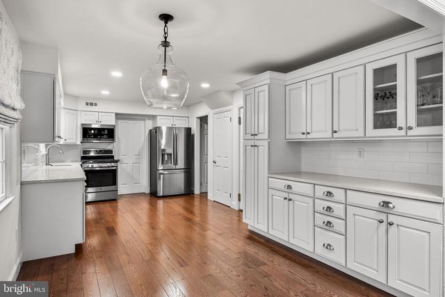 11 HAWTHORNE DR, Medford, NJ 08055