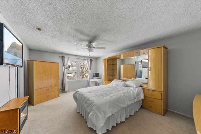 99 Woodmere Dr, Sayreville Boro, NJ 08859