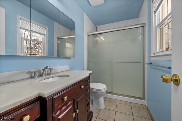 99 Woodmere Dr, Sayreville Boro, NJ 08859