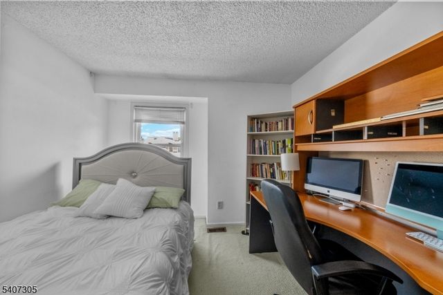 99 Woodmere Dr, Sayreville Boro, NJ 08859