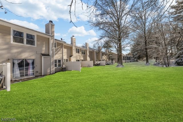 99 Woodmere Dr, Sayreville Boro, NJ 08859