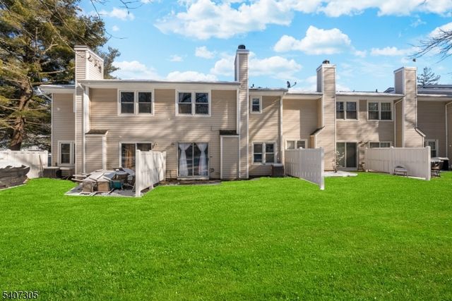 99 Woodmere Dr, Sayreville Boro, NJ 08859