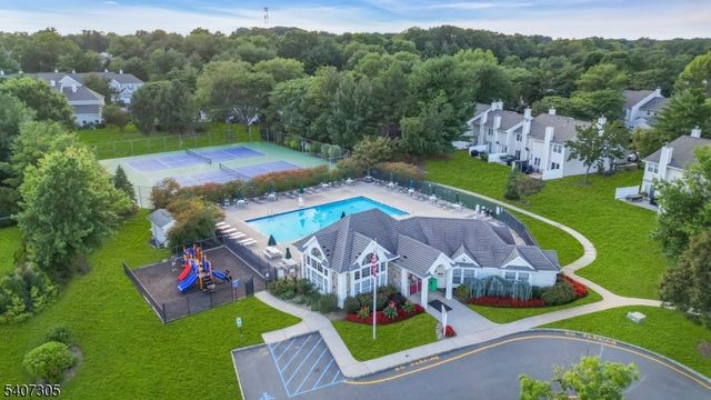 99 Woodmere Dr, Sayreville Boro, NJ 08859