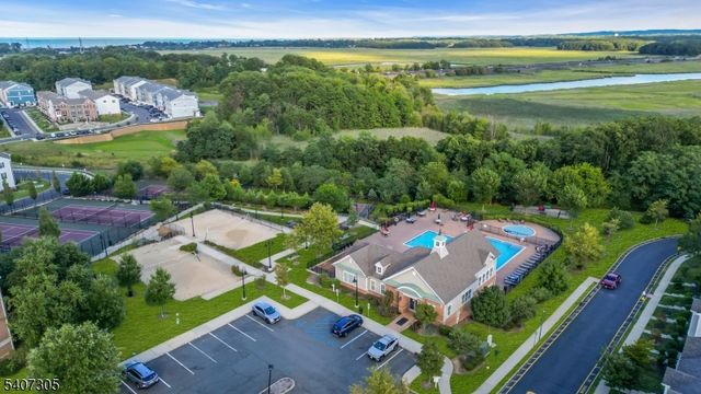 99 Woodmere Dr, Sayreville Boro, NJ 08859