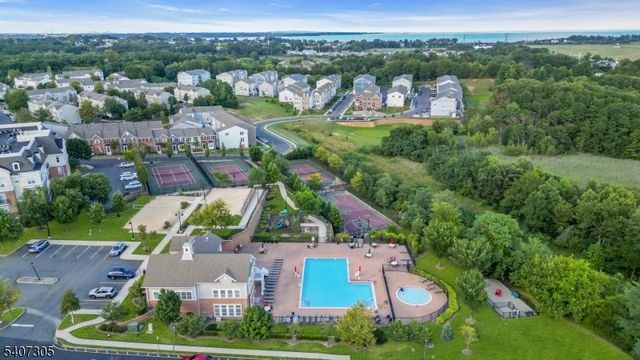 99 Woodmere Dr, Sayreville Boro, NJ 08859