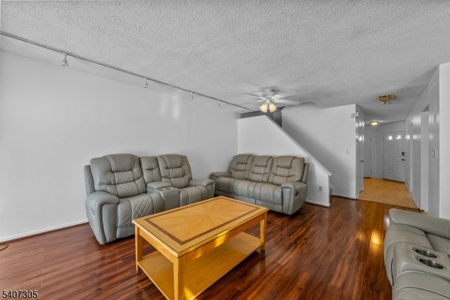 99 Woodmere Dr, Sayreville Boro, NJ 08859