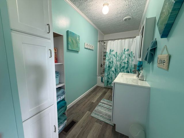 8015 Kentucky 198, Hustonville, KY 40437