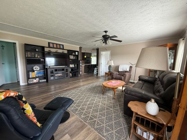 8015 Kentucky 198, Hustonville, KY 40437