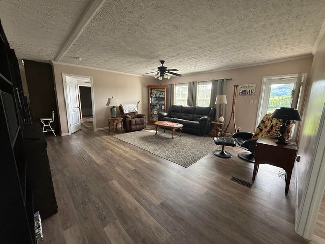 8015 Kentucky 198, Hustonville, KY 40437