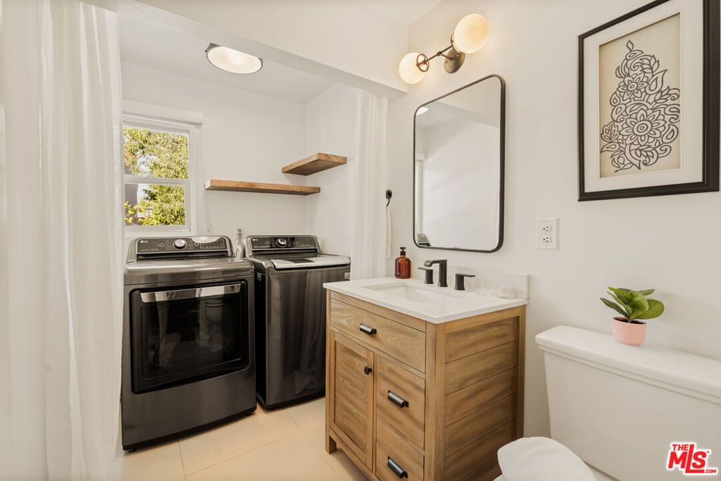 Image 20 of property listing at 4914 1/2 Mcconnell Avenue, Los Angeles, CA 90066
