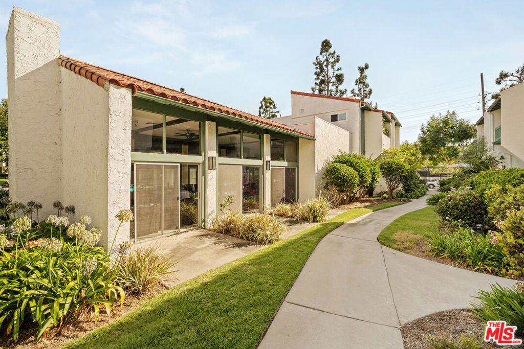 Image 24 of property listing at 4914 1/2 Mcconnell Avenue, Los Angeles, CA 90066