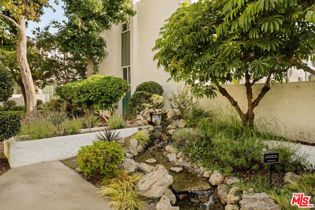 Image 25 of property listing at 4914 1/2 Mcconnell Avenue, Los Angeles, CA 90066