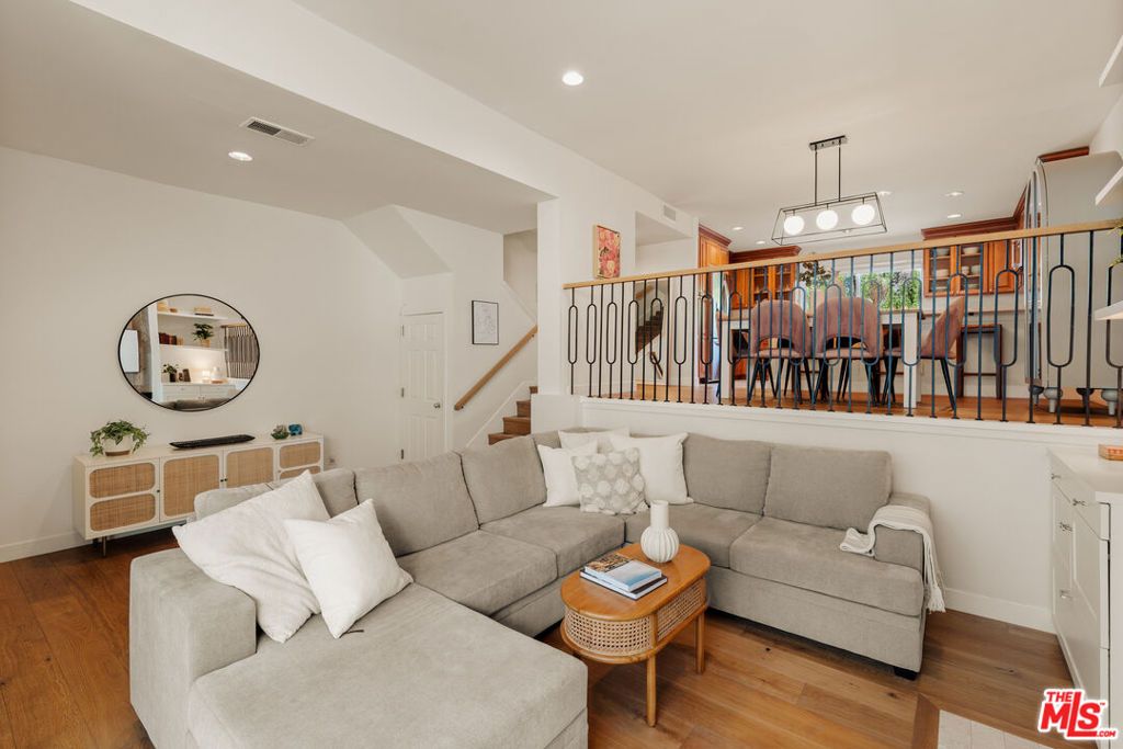 Image 6 of property listing at 4914 1/2 Mcconnell Avenue, Los Angeles, CA 90066