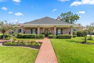 1304 W Dumbarton Drive, Lake Charles, LA 70605