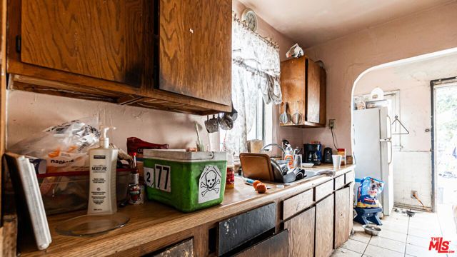 6033 Clarkson Avenue, Maywood, CA 90270