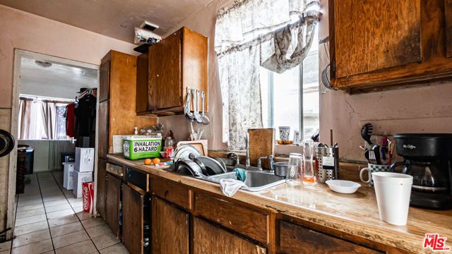 6033 Clarkson Avenue, Maywood, CA 90270