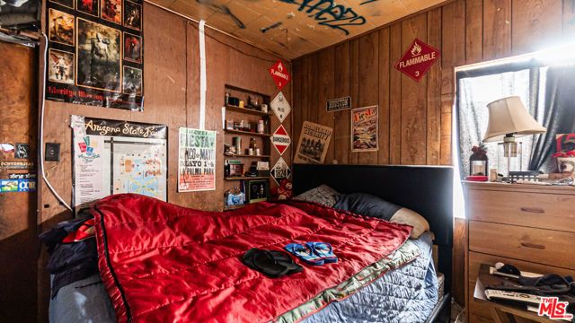 6033 Clarkson Avenue, Maywood, CA 90270