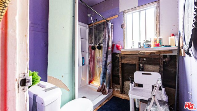 6033 Clarkson Avenue, Maywood, CA 90270