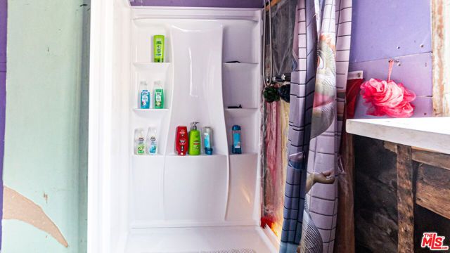 6033 Clarkson Avenue, Maywood, CA 90270