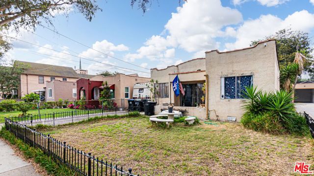 6033 Clarkson Avenue, Maywood, CA 90270