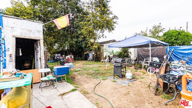 6033 Clarkson Avenue, Maywood, CA 90270