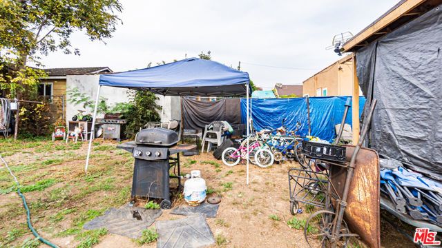 6033 Clarkson Avenue, Maywood, CA 90270