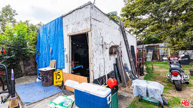 6033 Clarkson Avenue, Maywood, CA 90270