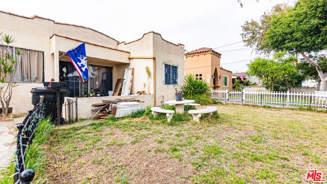 6033 Clarkson Avenue, Maywood, CA 90270