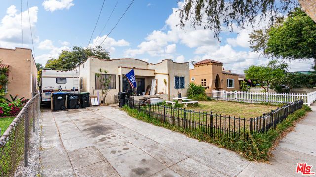 6033 Clarkson Avenue, Maywood, CA 90270