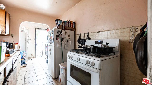 6033 Clarkson Avenue, Maywood, CA 90270