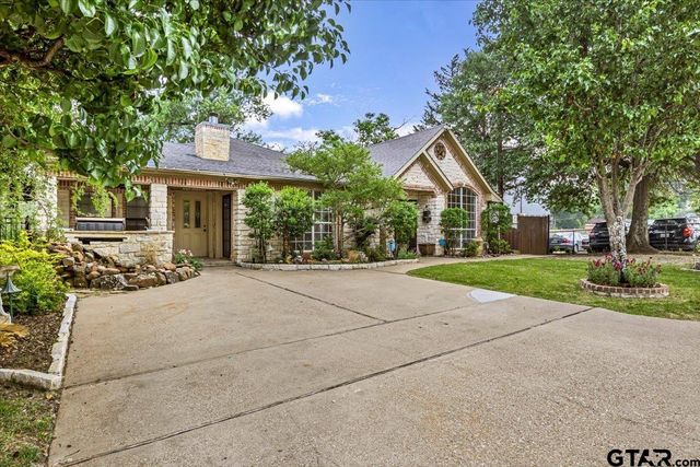 1017 E Olive St., Tyler, TX 75702