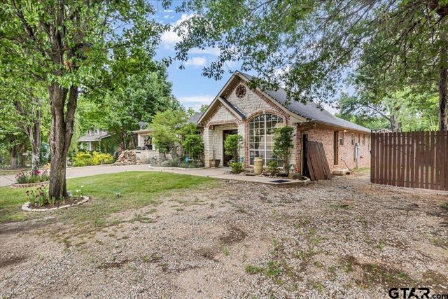 1017 E Olive St., Tyler, TX 75702