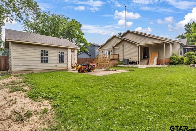 1017 E Olive St., Tyler, TX 75702
