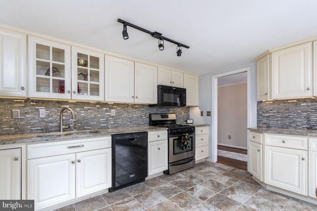 11 BOGEY CIR, Doylestown, PA 18901